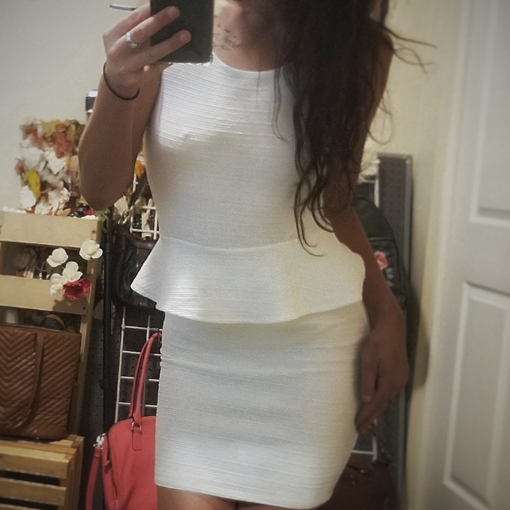Vintage white Body Con dress. Brand new condition